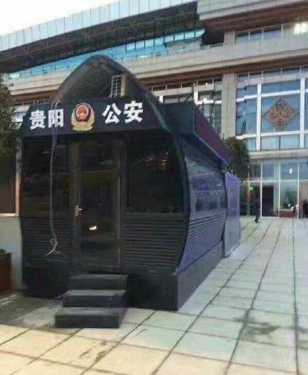 治安崗亭形似棺材