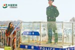 女大學生陪站崗 女大學生趙琪陪高中同學站崗