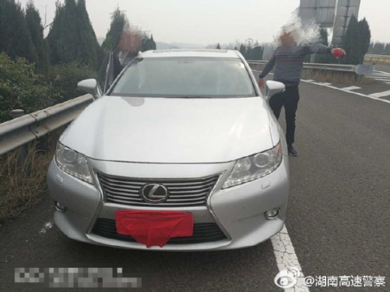 用紅內(nèi)褲遮擋號(hào)牌