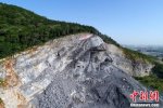 采石坑變巨幅雕像 湖北襄陽