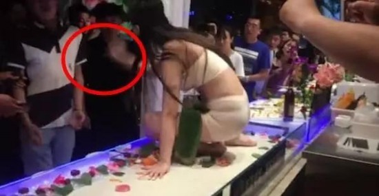 自助餐廳搞人體宴