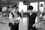 一年瞪出23名逃犯 民警朱波被稱為火眼哥