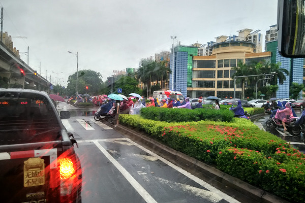海南臺風(fēng)塔拉斯明天登陸 海南東南部局地大暴雨