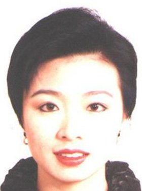 　　雖然挖不到更多的文字信息，但從傳播學(xué)的角度來(lái)看，圖片的傳播效果更佳。嗯，尤其是這張顏值明顯高于普通人的照片。