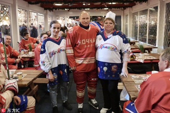 普京出戰冰球賽