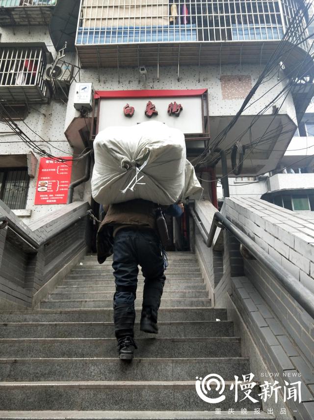 24層高樓沒(méi)電梯成網(wǎng)紅