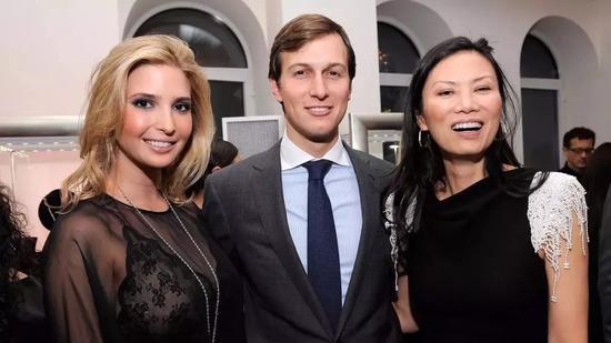 △鄧文迪與伊萬卡（左一）、庫什納（左二）