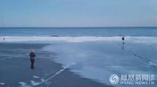 美國沙灘變溜冰場