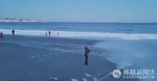 美國沙灘變溜冰場