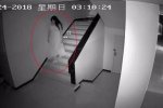 群演喬裝進女宿舍偷女生衣服被抓