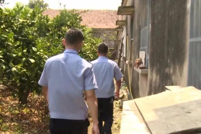 荊州40名男女藏身荒野