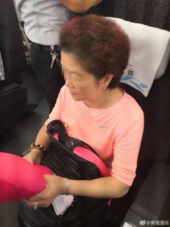 讓男童霸占一等座