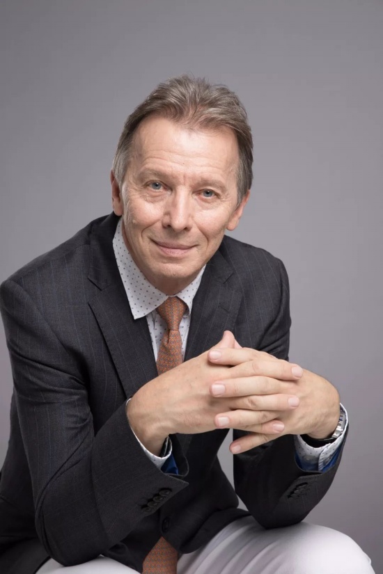 中國(guó)再造建筑奇跡 上海世茂深坑洲際酒店