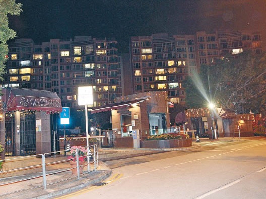 林嶺東在馬鞍山家中昏迷，妻子報(bào)警求助。