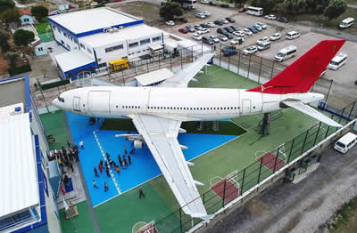 退役機(jī)改造成教室 土耳其空客A310客機(jī)