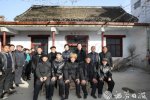 許家印背后的女人 許家印帶妻子回老家
