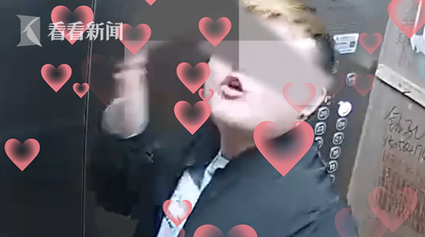 小偷向監(jiān)控飛吻