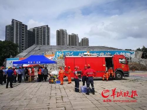 深圳體育中心倒塌