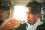 主播用人民幣點煙 這是違法行為
