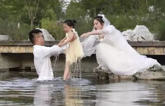 官方查最美婚紗照