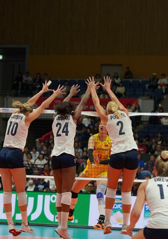 中國女排3比0擊敗美國隊(duì)獲七連勝