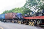 佛山三善大橋發生嚴重車禍 三輛大貨車撞一起