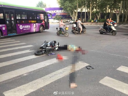 車禍現(xiàn)場(chǎng)非常的血腥