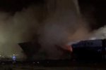 迪拜港杰貝阿里港一艘船上的集裝箱內發生爆炸引起