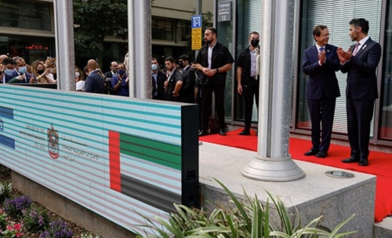 阿聯(lián)酋駐以色列大使和以色列總統(tǒng)在開幕式上鼓掌