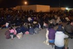 墨西哥發現600多名非法移民躲在貨車里