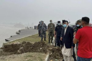 尼泊爾總理和部長們視察洪災地區 死亡人數升至11