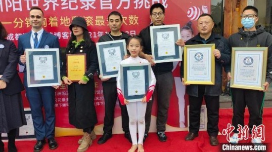成都10歲女孩陳洲陽挑戰柔術世界紀錄，一天連破三項世界紀錄。