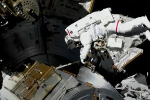 NASA宇航員在艙外活動更換了國際空間站故障天線