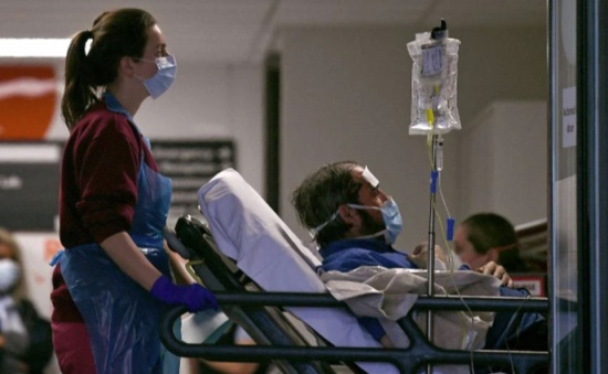 英國Omicron變種病例激增 倫敦住院人數(shù)增加53%