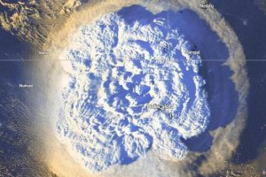 湯加火山噴發(fā)現(xiàn)場(chǎng)似“核爆”升起蘑菇云