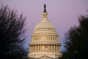 美國參議院準備通過烏克蘭援助和政府資助