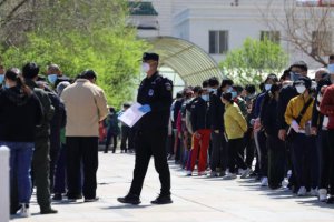 中國在4月8日報告了1,350例新確診的COVID病例