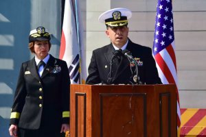拜登提名麗莎·弗朗切蒂海軍上將成為第一位女性美