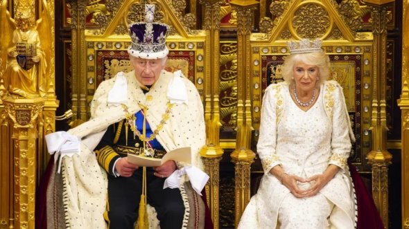 國王查理三世在2023年議會開幕期間在上議院寶座上發表講話
