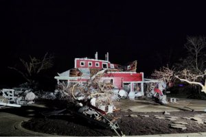 美國(guó)中部遭強(qiáng)風(fēng)暴襲擊至少造成14人死亡