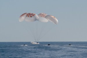 美2名宇航員滯留太空超9個月后返回地球