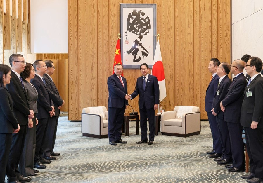 石破茂會見王毅時背后2個漢字是什么字