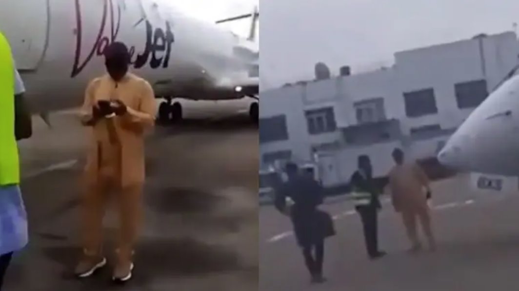 被拒絕登機，歌手站在飛機前，阻止飛機起飛