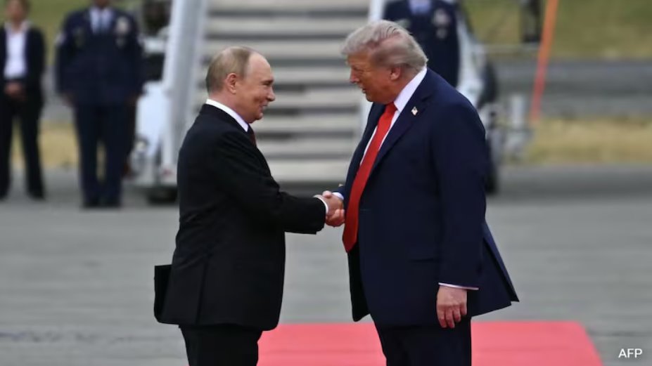 特朗普和普京長(zhǎng)時(shí)間握手