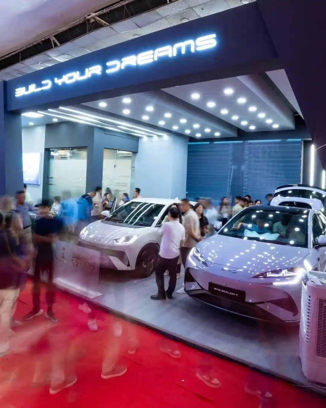 尼泊爾中產(chǎn)買爆中國電動(dòng)汽車
