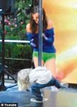 美國2歲男童擅長鋼管舞 母子互動視頻火爆(圖)