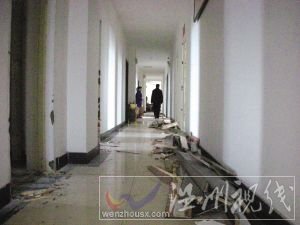 2月20日，招待所客房房門已被裝修工人拆除，招待所也已停止營業(yè)。